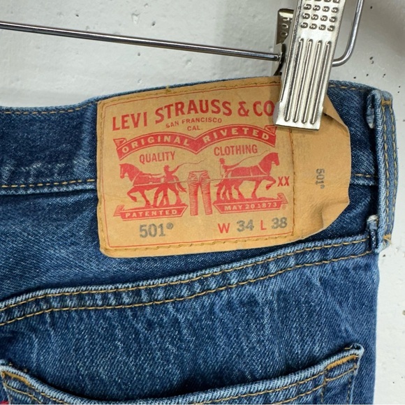 Levi’s Men’s 34 x 35 Button Fly 501 Straight Leg Jeans worked in distressed - Picture 12 of 15